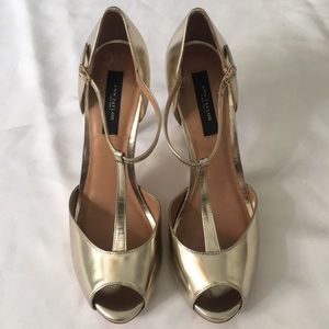Ann Taylor 7 1/2 Gold heels